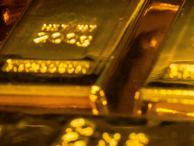 Fine gold bars for gold valuation